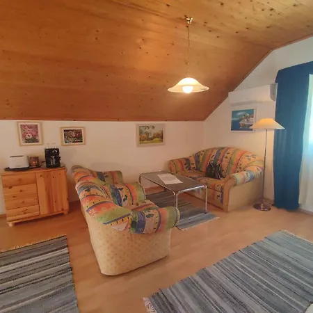 - Balaton 18360 Balatonfenyves