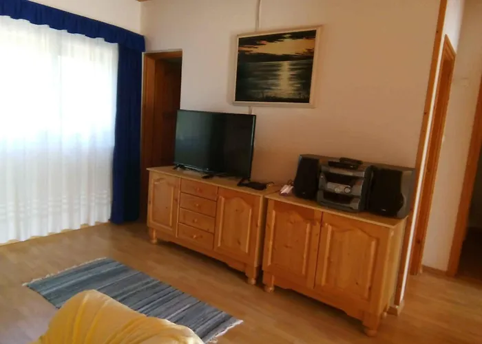 - Balaton 18360 * Balatonfenyves